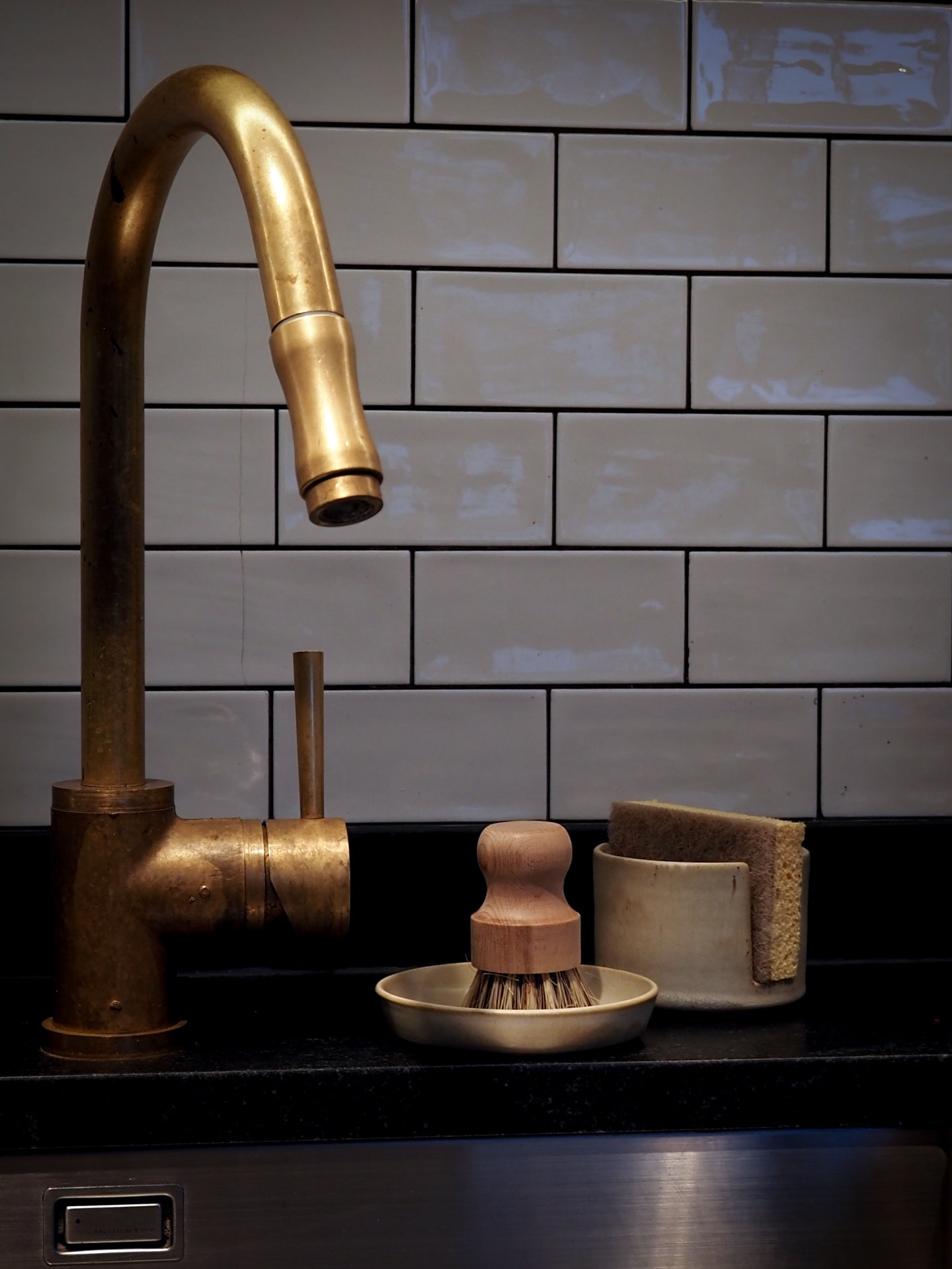 KITCHEN SPONGE HOLDER